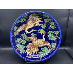 Jatte en faïence d’émaux de Longwy polychrome représentant deux grues en vol signé R.Rizzi.