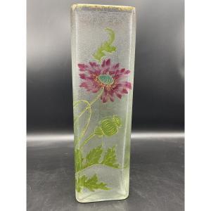 Vase art nouveau émaillé polychrome en cristal de la cristallerie de baccarat à décor de pavots