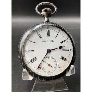 Montre à gousset ou de poche en argent massif niellé décor de ligne droite verticale et écusson