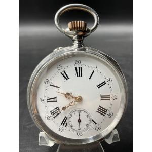 Montre à gousset ou de poche en argent massif ciselé et guilloché, décor d'une scène de chasse.