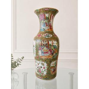large 19th-century Polychrome Chinese Porcelain Vase From Canton, In The "famille Rose" Style, With A Baluster Shape.