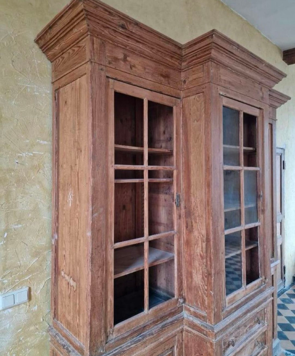 Large Belgian Cabinet, Early 20th Century, Pitchpin.-photo-1