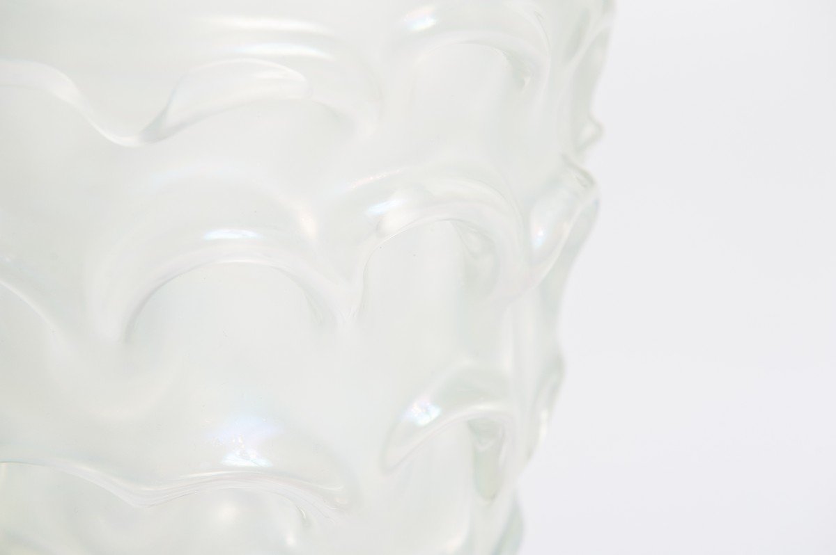Paire de vases en verre de Murano vert tendre avec décor sculptural -photo-1