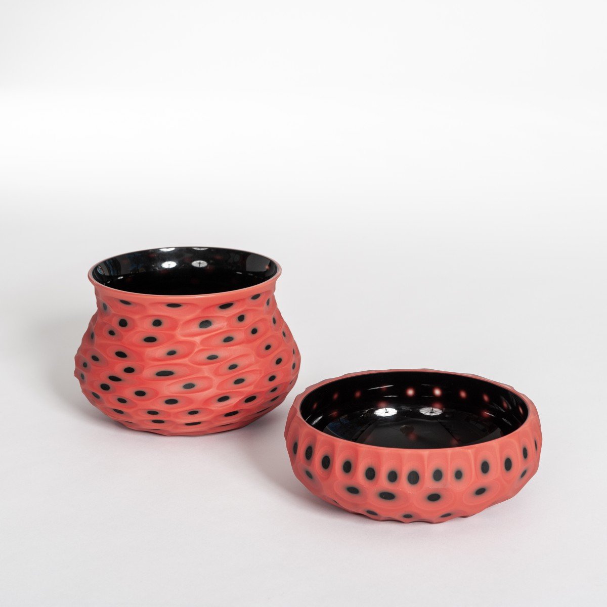 Pair Of Very Decorative Murano Glass Bowls In The Colors Coral-black With Matt Surface And Battuto Decor By Afro Celotto
