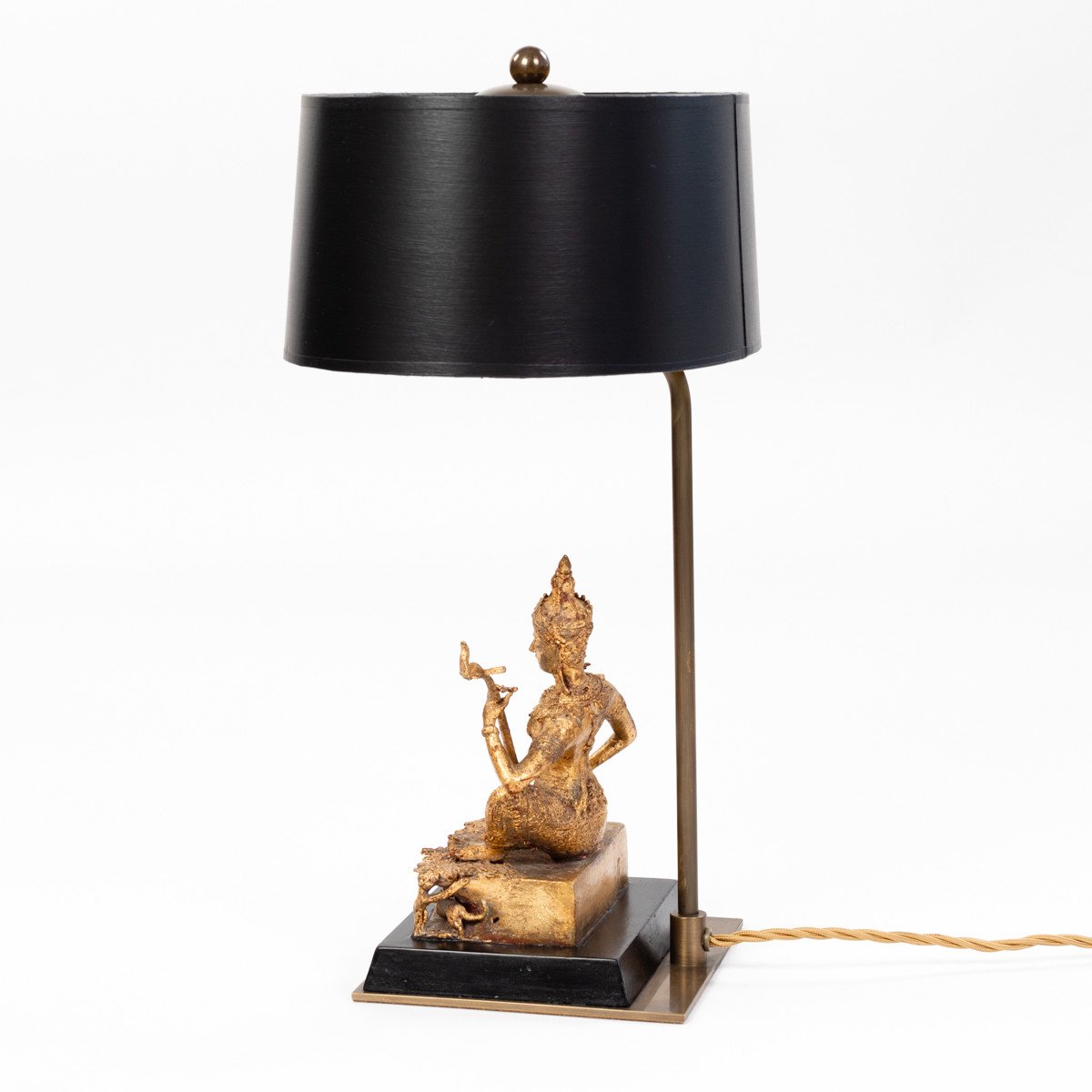 Lampe de table asiatique d'un musicien de temple assis en bronze doré Thaïlande années 1920-photo-1