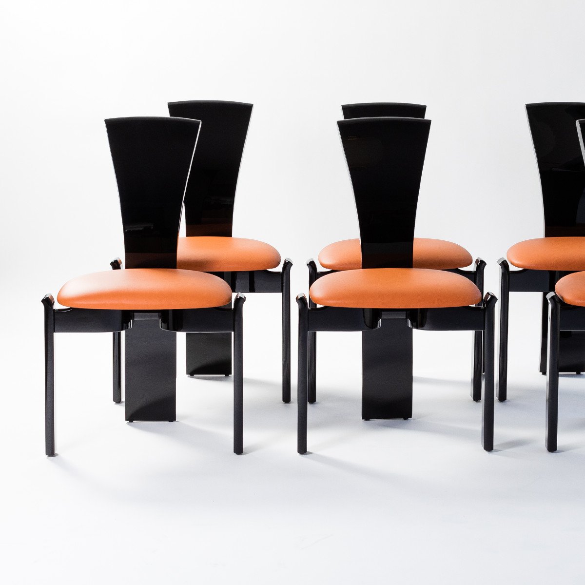 6 Chaises de salle à manger françaises du milieu du siècle Laque noire Cuir coloré Hermès-photo-2