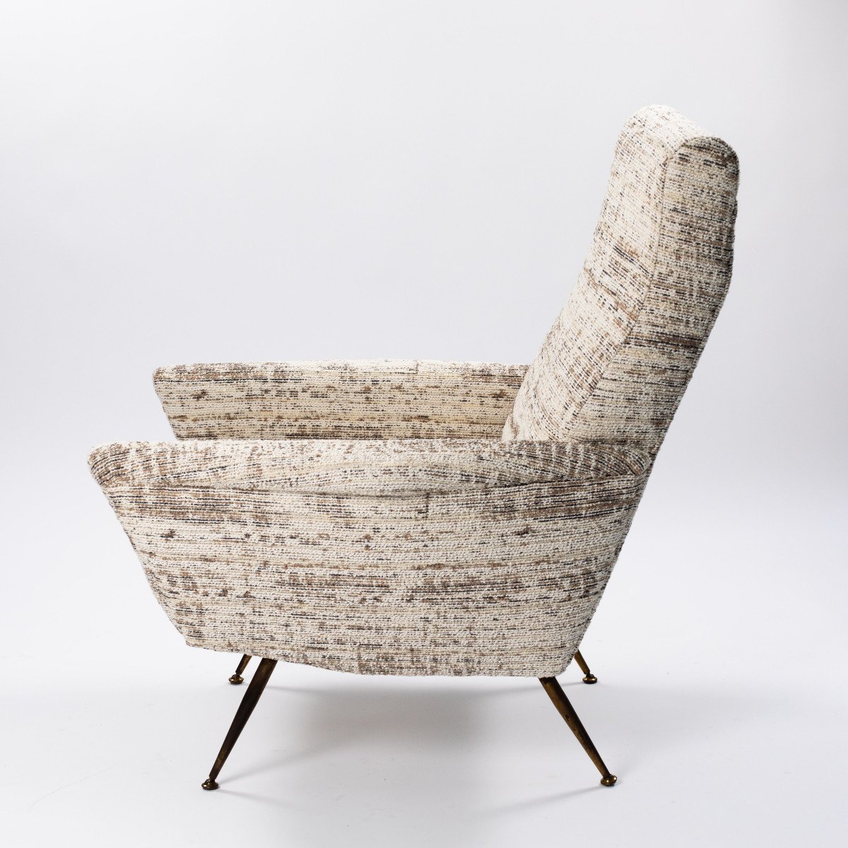 Fauteuil de forme linéaire italien du milieu du siècle, tissu bouclé blanc cassé, années 1950