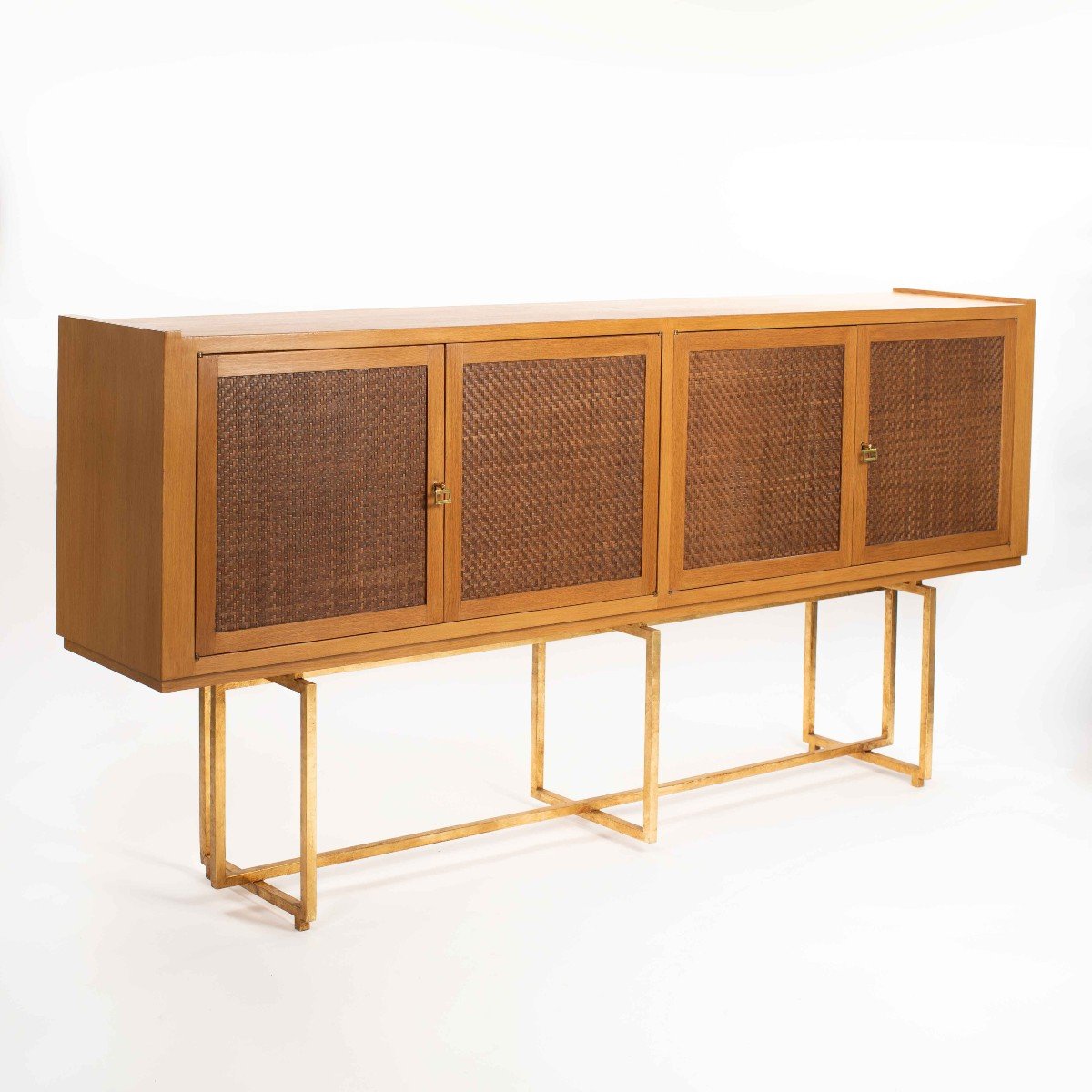 Buffet italien du milieu du siècle Base en métal doré en chêne, portes en cuir 1960s