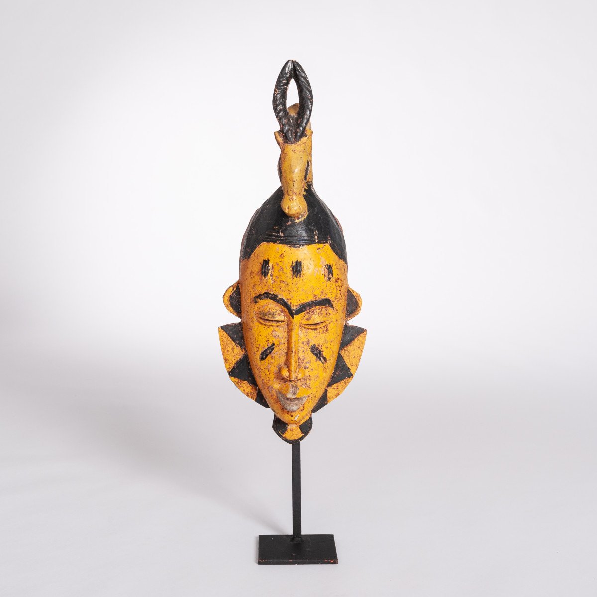 Mid-century Baoule Tribal Mask In Yellow-black With Antelope Head Decoration-photo-2