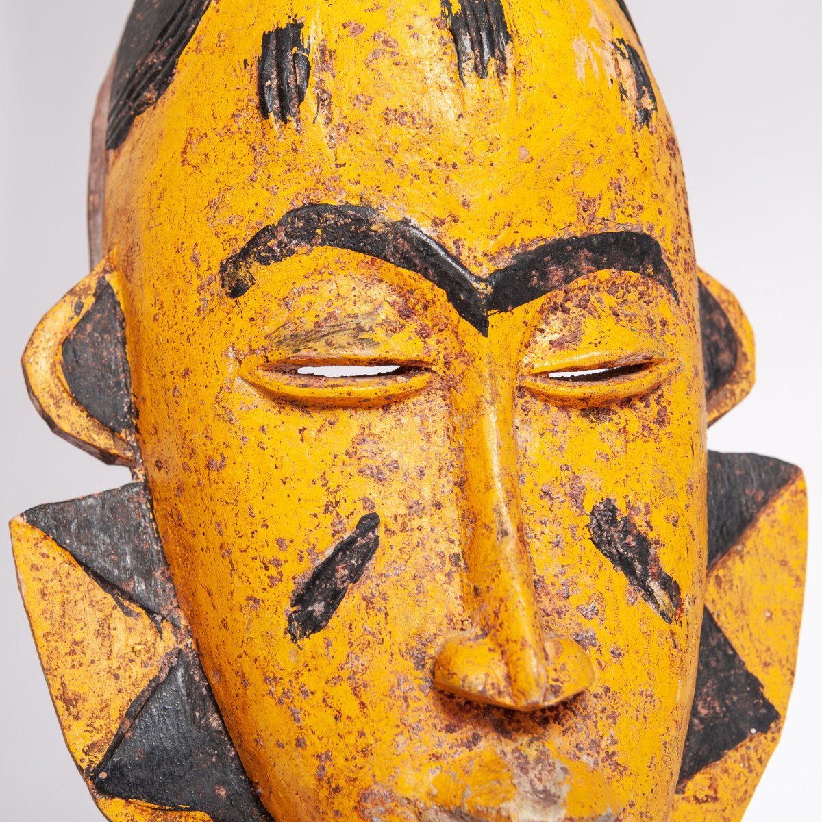 Mid-century Baoule Tribal Mask In Yellow-black With Antelope Head Decoration-photo-5