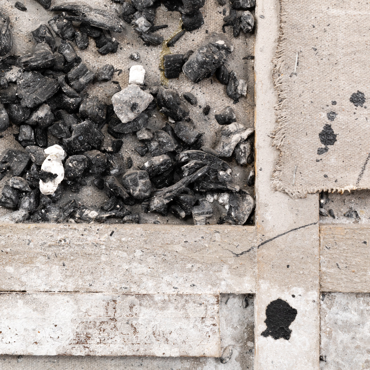 Peinture abstraite, gris-blanc-rouille-noir, par Hassan Bourkia, Marrakech, 2008-photo-2