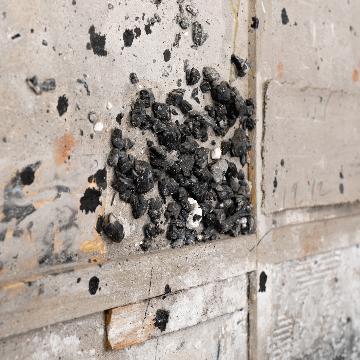 Peinture abstraite, gris-blanc-rouille-noir, par Hassan Bourkia, Marrakech, 2008-photo-4