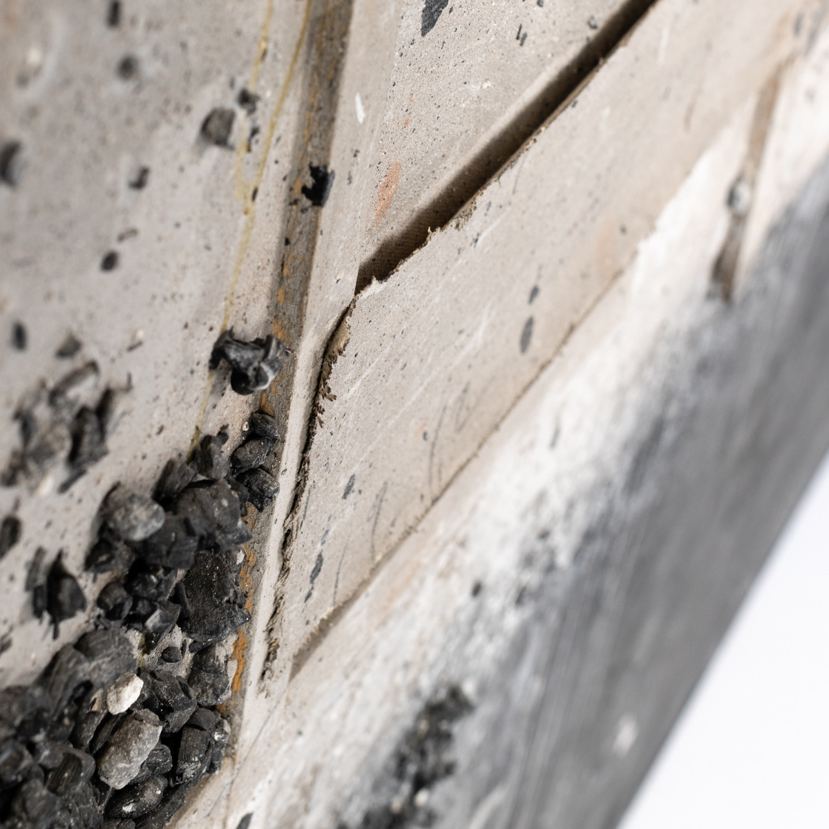 Peinture abstraite, gris-blanc-rouille-noir, par Hassan Bourkia, Marrakech, 2008-photo-7