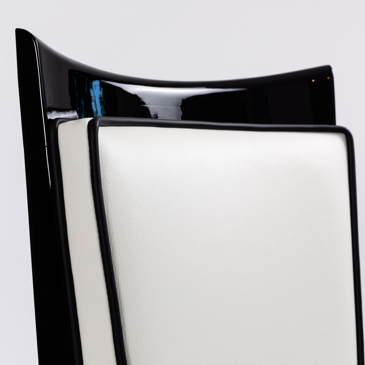 légante chaise Art déco avec dossier haut, laquée noire et cuir blanc cassé, années 1930 (1+6) -photo-5
