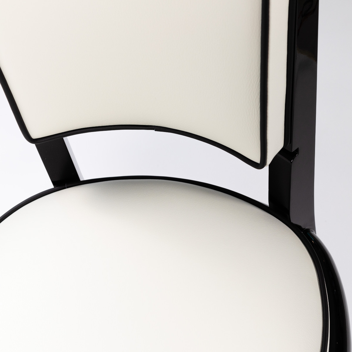 légante chaise Art déco avec dossier haut, laquée noire et cuir blanc cassé, années 1930 (1+6) -photo-6