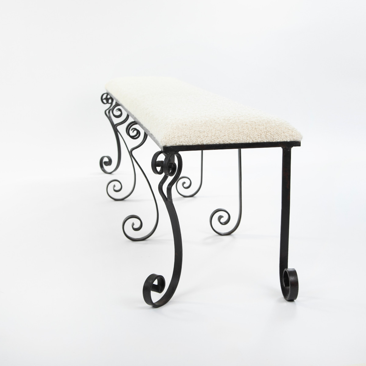 Banc Art Déco en fer forgé avec tissu bouclé blanc cassé années 1920-photo-2