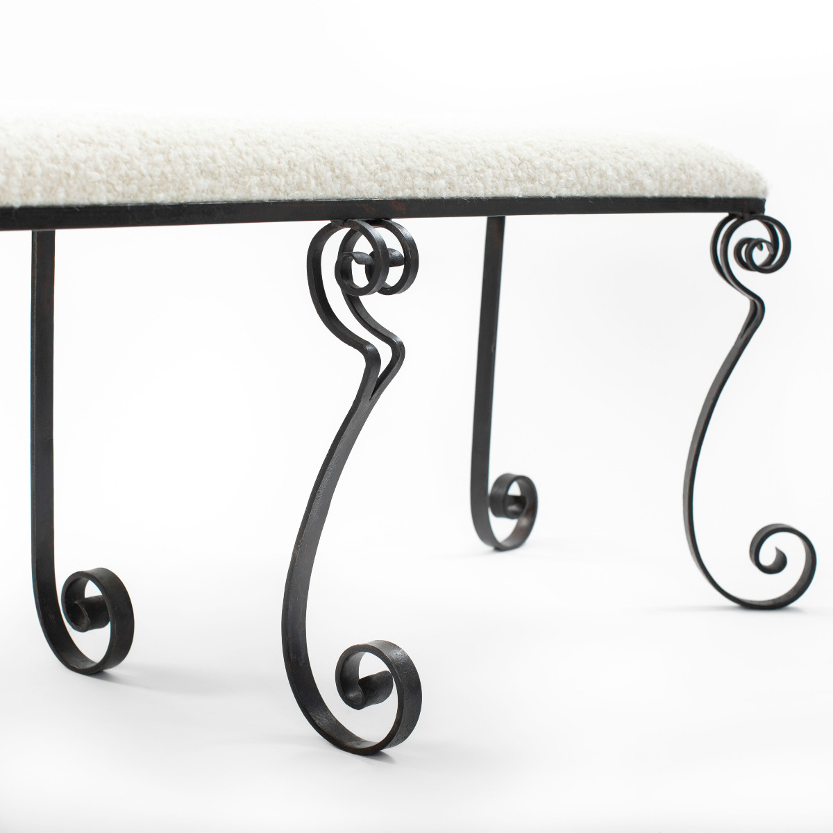 Banc Art Déco en fer forgé avec tissu bouclé blanc cassé années 1920-photo-3