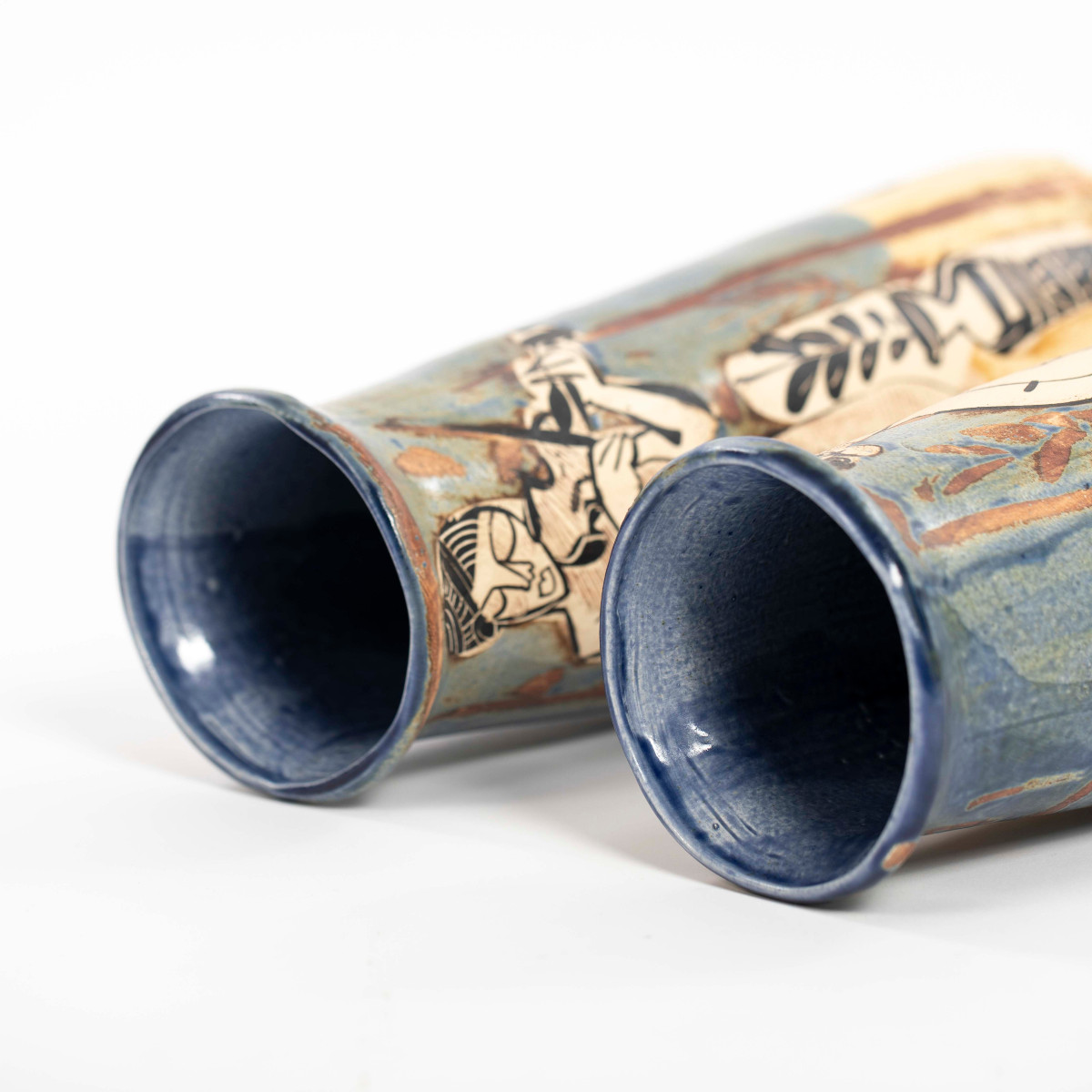 Paire de vases en céramique d'inspiration cubiste représentant des femmes jouant de la musique-photo-6