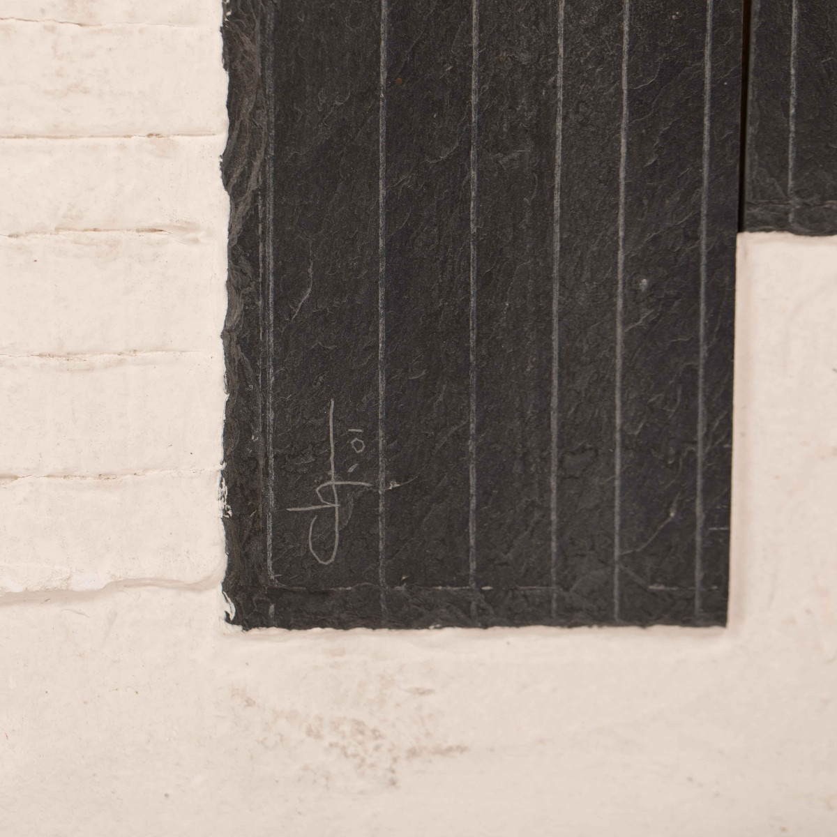 Paire de panneaux abstraits en relief en ardoise noire et argile blanche, 2001-photo-3