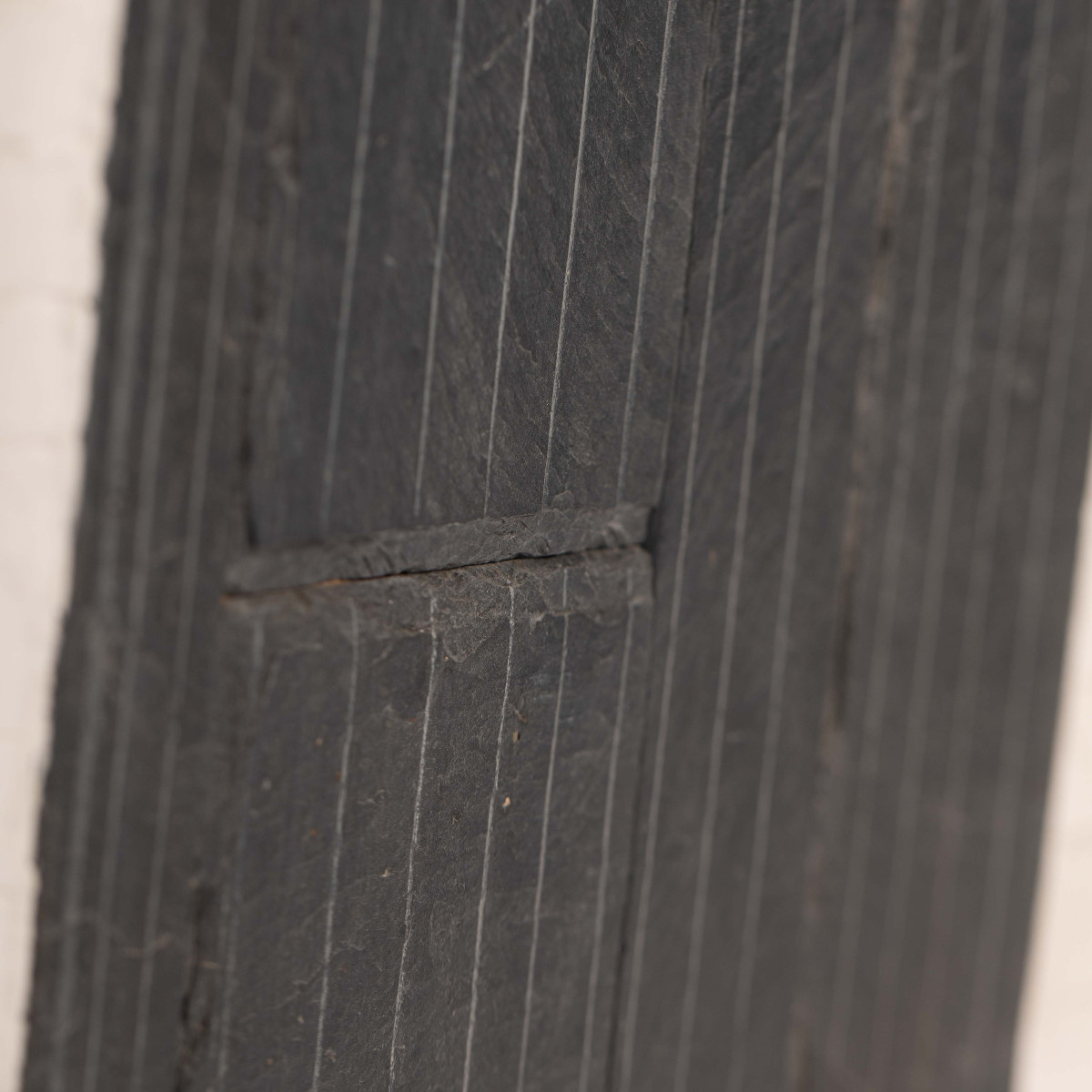 Paire de panneaux abstraits en relief en ardoise noire et argile blanche, 2001-photo-7