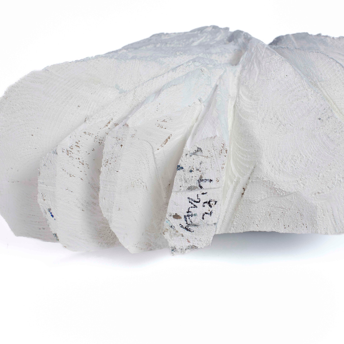 Sculpture abstraite-figurative en bois gris-noir « Twins » de Christofer Kochs-photo-7