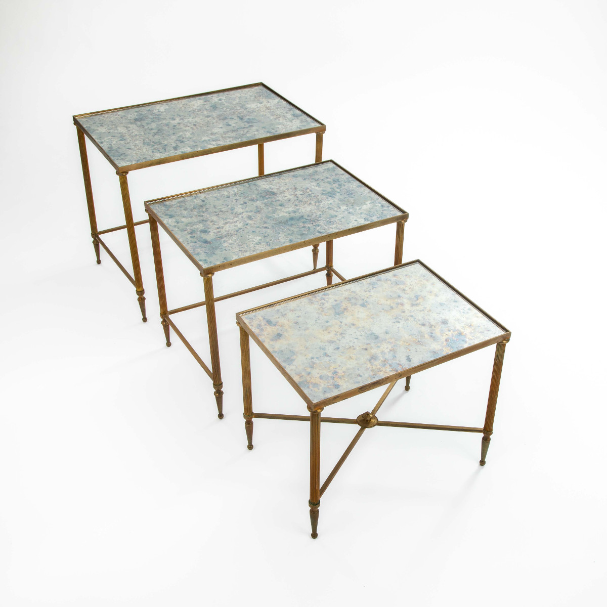 Ensemble de tables gigognes en laiton avec plateau en verre marbré miroir, années 1960-photo-2