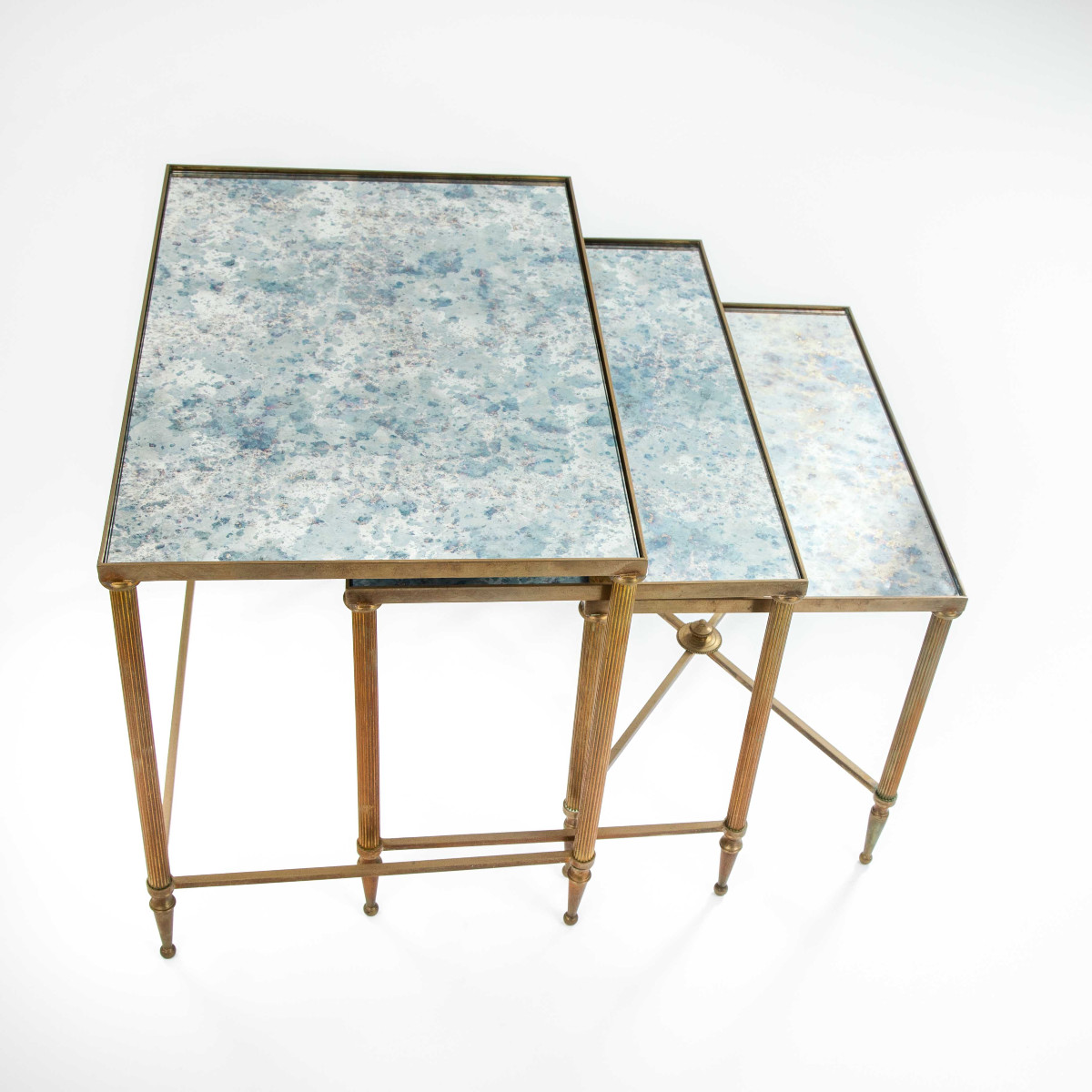 Ensemble de tables gigognes en laiton avec plateau en verre marbré miroir, années 1960-photo-5