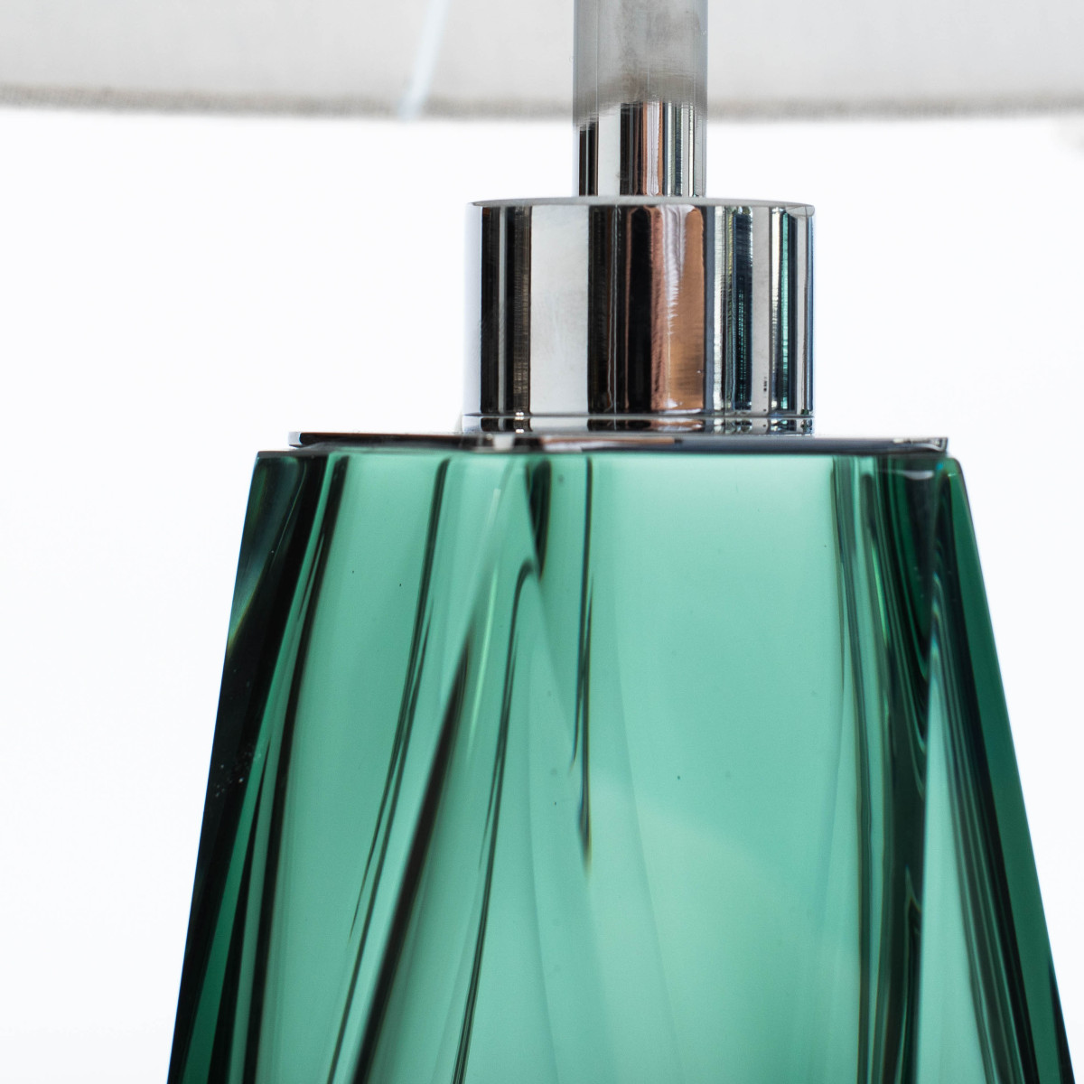Paire de lampes de table modernes italiennes en verre de Murano vert forêt, à facettes-photo-4