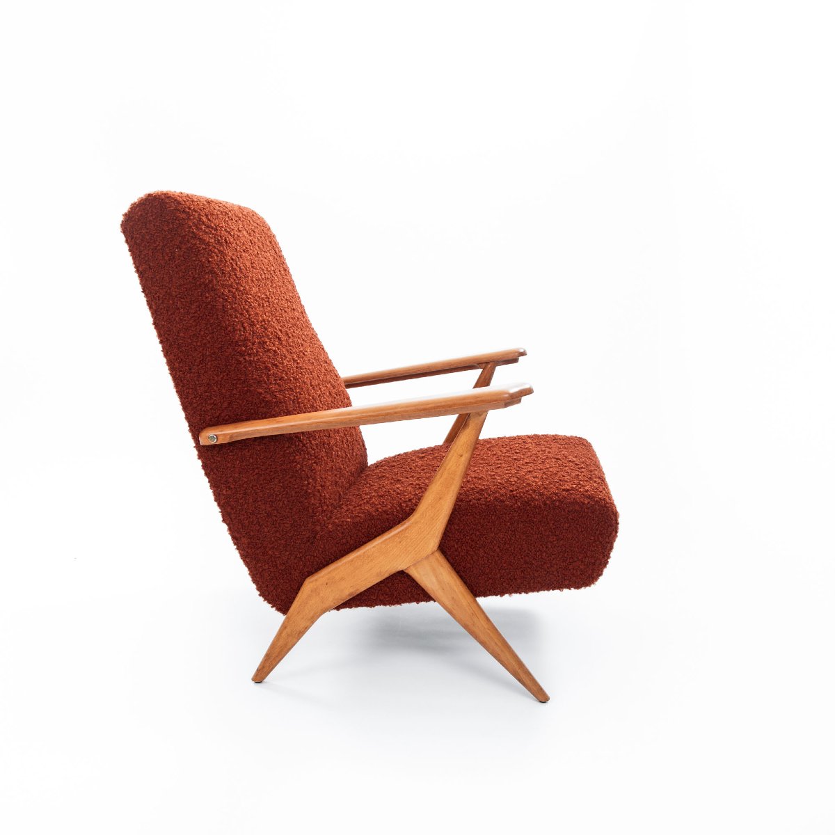 Paire de fauteuils italiens excentriques du milieu du siècle, en hêtre et bouclé rouge-photo-3