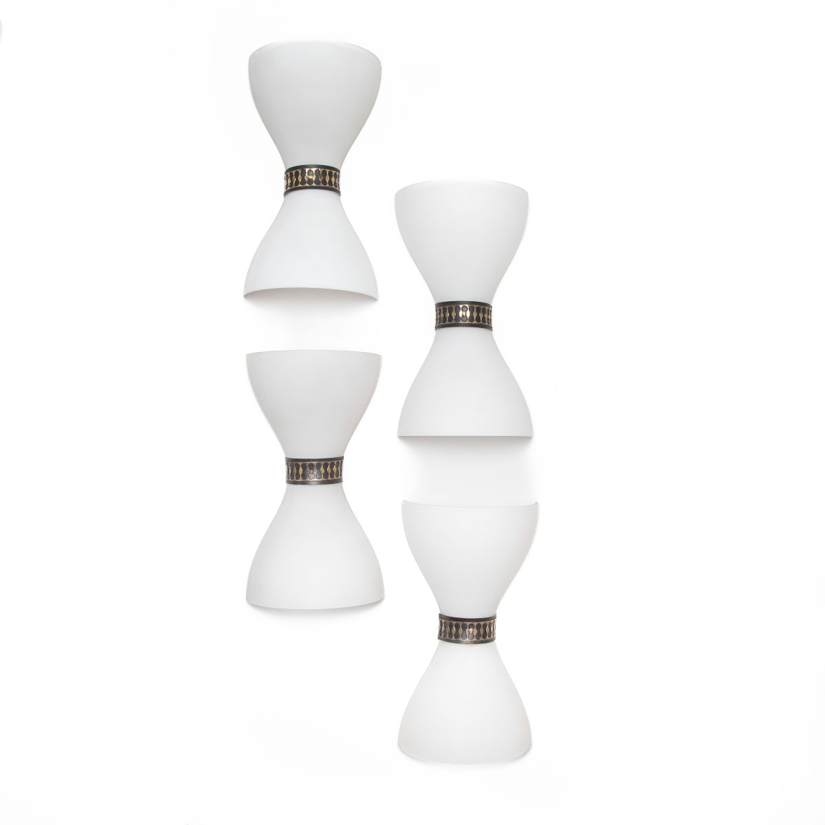 Lot de 4 appliques italiennes en verre opalin blanc aux formes organiques-photo-2