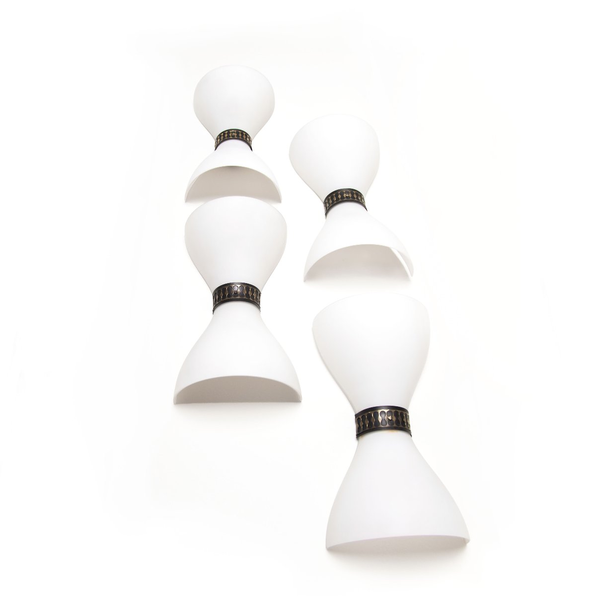 Lot de 4 appliques italiennes en verre opalin blanc aux formes organiques-photo-4