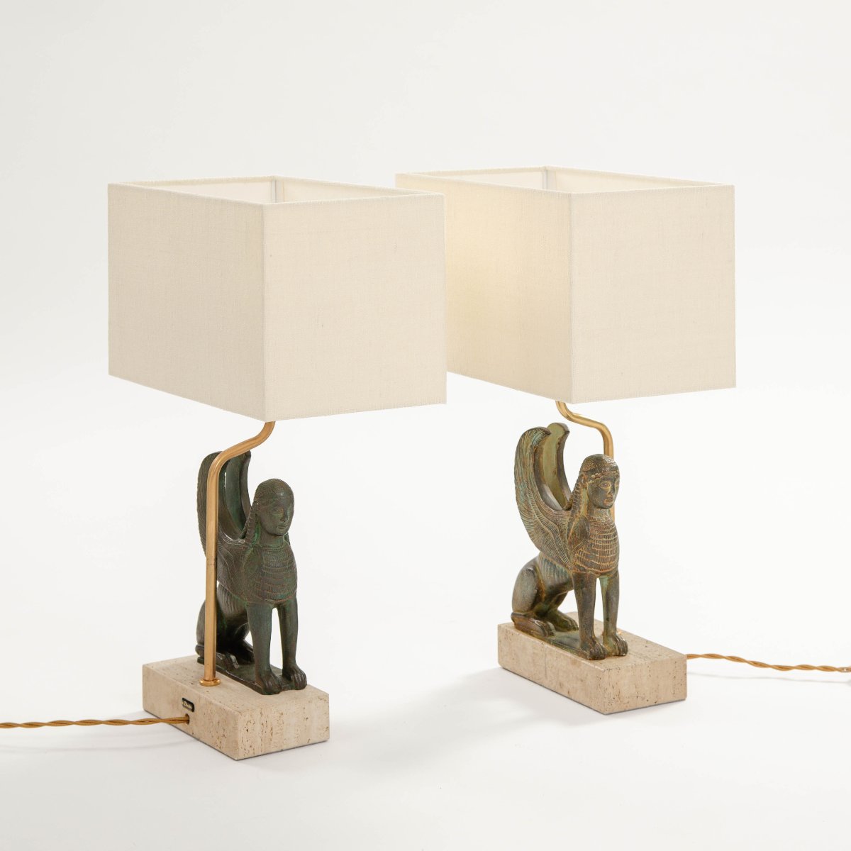 Paire de lampes de table françaises « Sphinx » du milieu du siècle, en terre cuite -photo-1