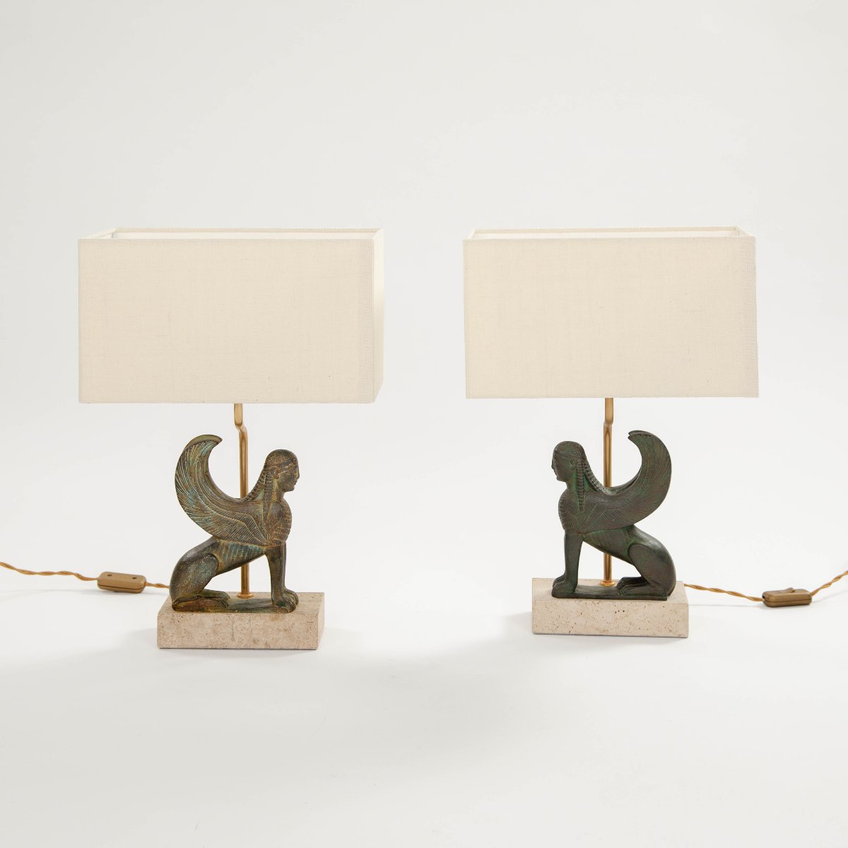 Paire de lampes de table françaises « Sphinx » du milieu du siècle, en terre cuite 