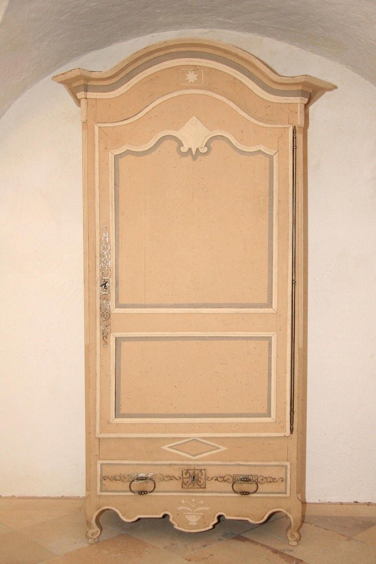 Bonnetière, Rococo français du XVIIIe siècle - armoire en bois peint