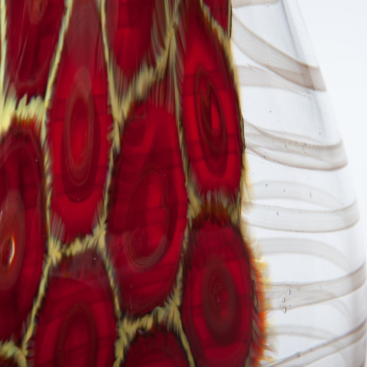 Vase en verre de Murano élégant et haut en forme de bouteille en verre transparent, rouge foncé et jaune-photo-2