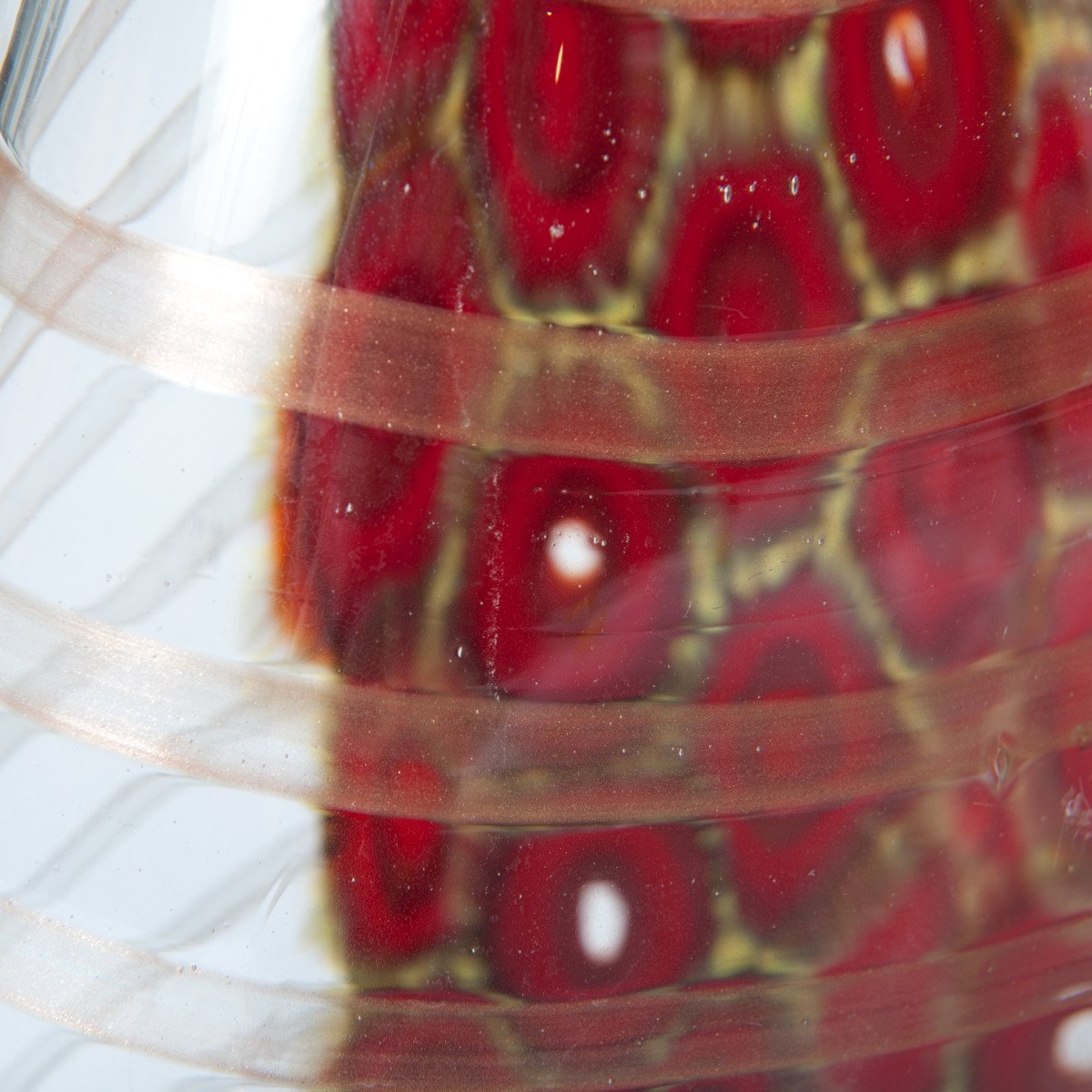 Vase en verre de Murano élégant et haut en forme de bouteille en verre transparent, rouge foncé et jaune-photo-6