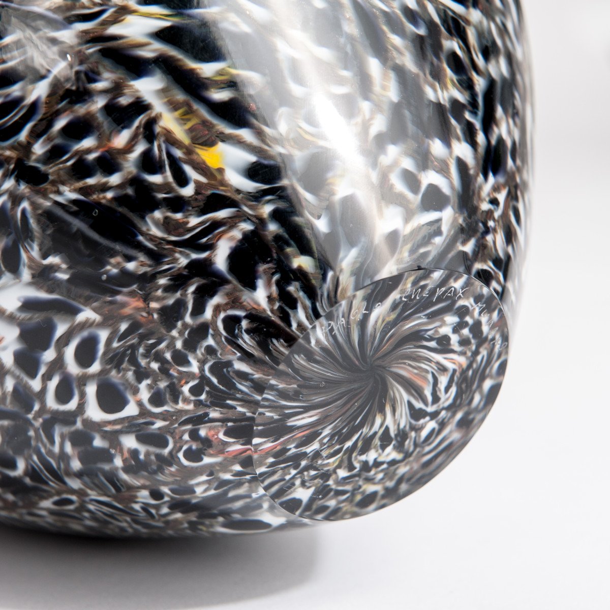 Vase Moderne Italien Murrine En Verre De Murano En Noir-blanc-brun Par Paolo Crepax-photo-2
