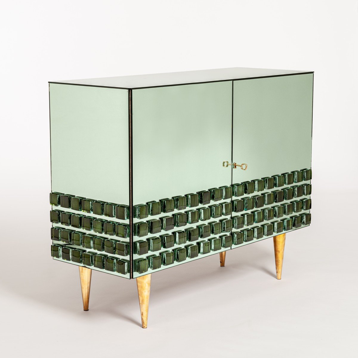 Buffet en miroir fabriqué en studio italien, pierres de verre opale coulées à la main vert émeraude