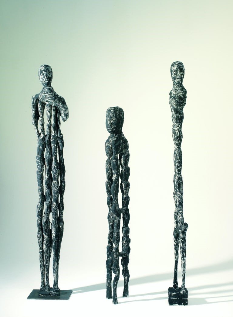 Sculpture en bois moderne peinte en gris-gris par Christofer Kochs-photo-3
