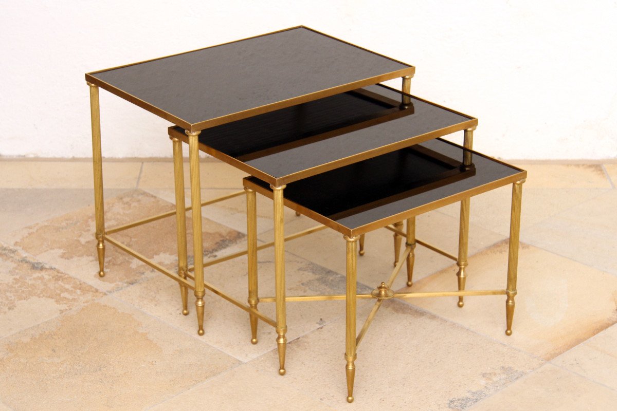 Ensemble de 3 tables d'appoint en bronze avec plateau en verre opalin noir années 1960