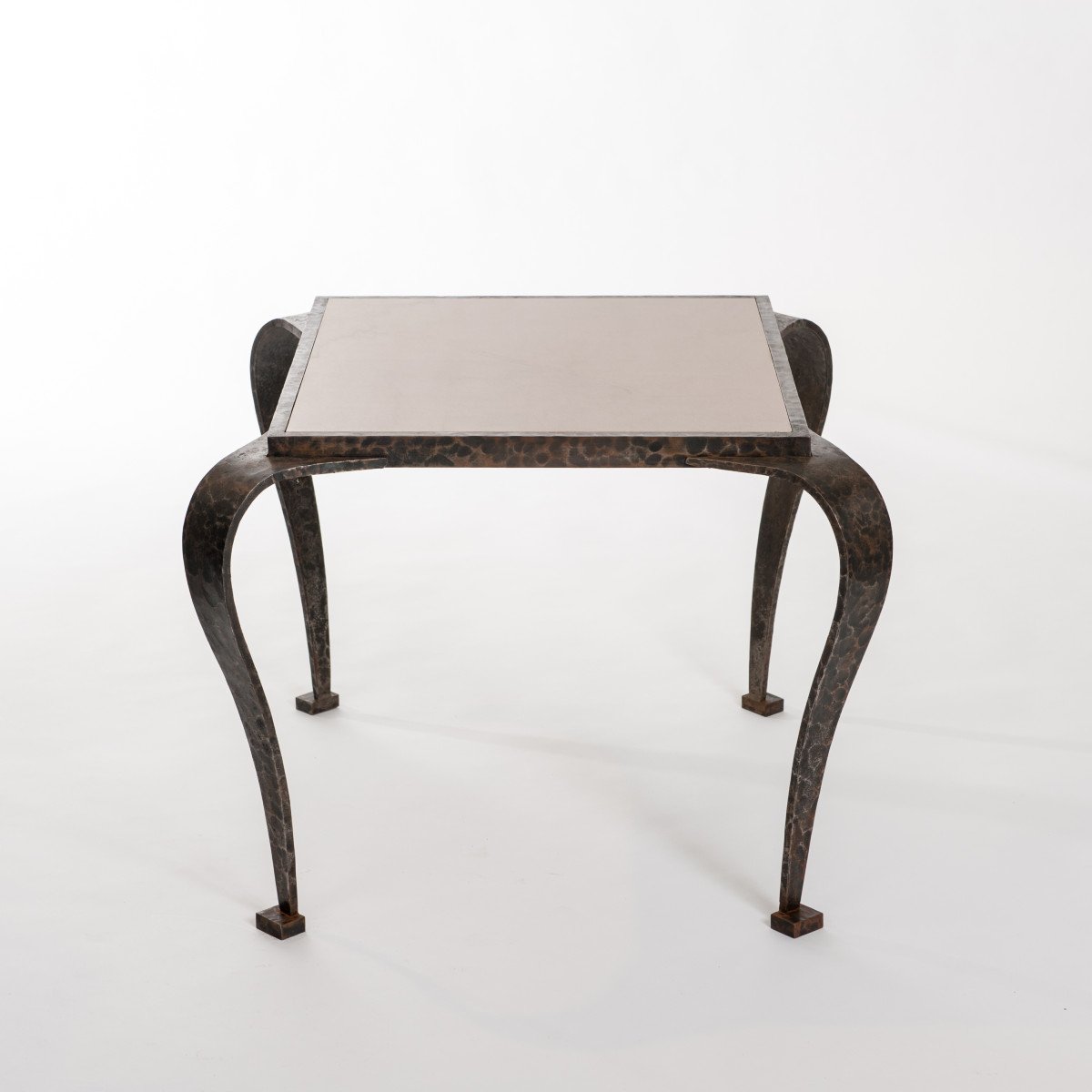 Table d'appoint Art Déco italienne en fer massif avec plateau en marbre Attribuée à V. Ducro