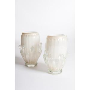 Paire de vases en verre de Murano de style italien du milieu du siècle dernier, de couleur blanc doré, par Constantini, dans les années 1980.