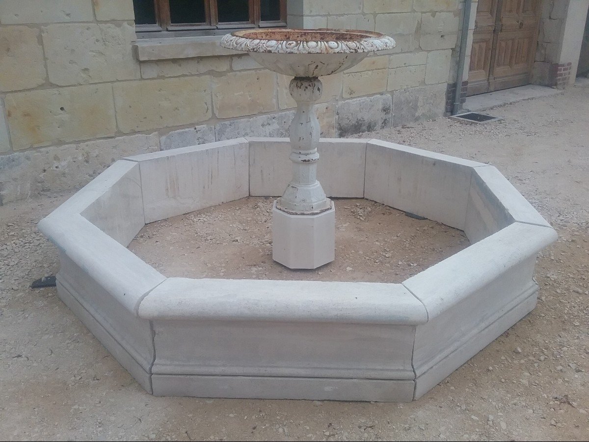 Basin In Natural Stone With In Its Center A Cast Iron Basin XIX-photo-2