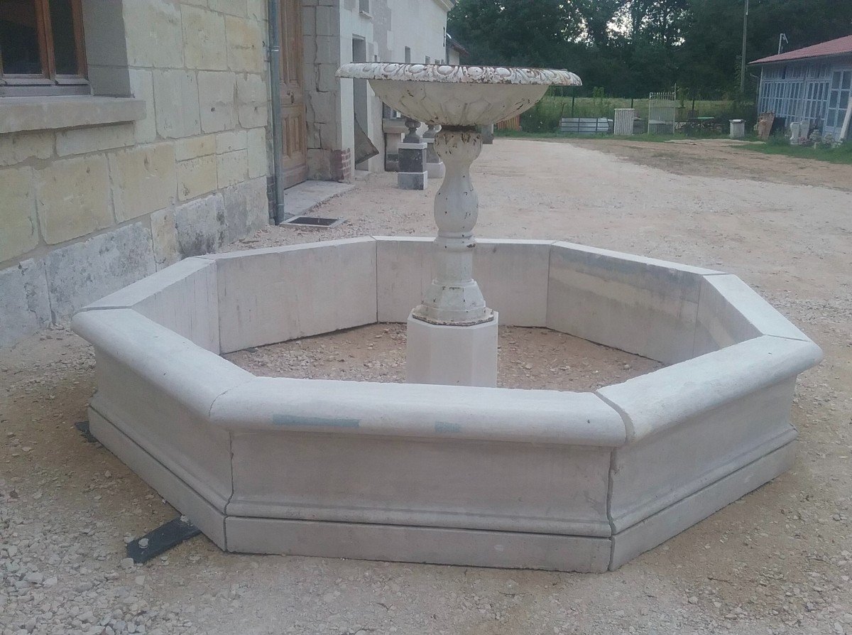 Basin In Natural Stone With In Its Center A Cast Iron Basin XIX-photo-4