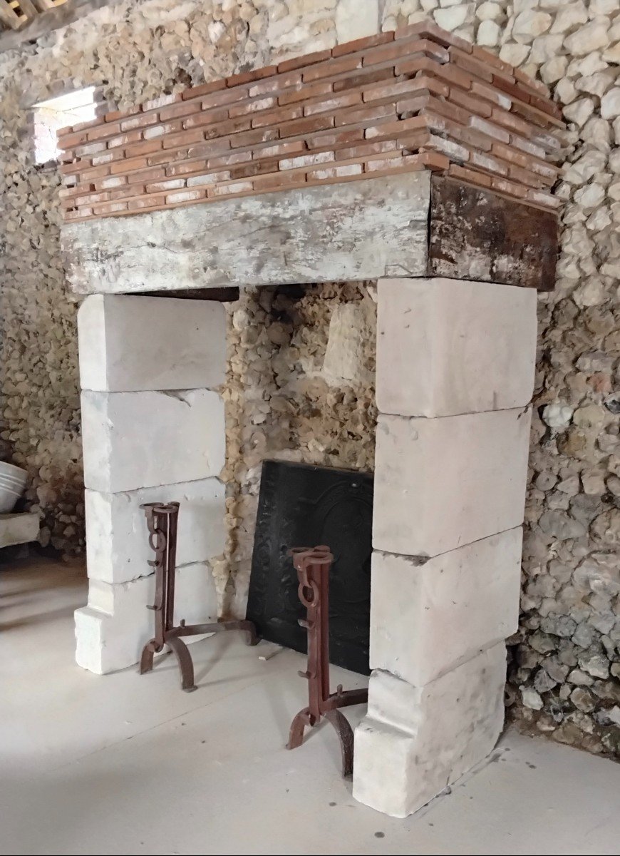 White Stone Fireplace -photo-4
