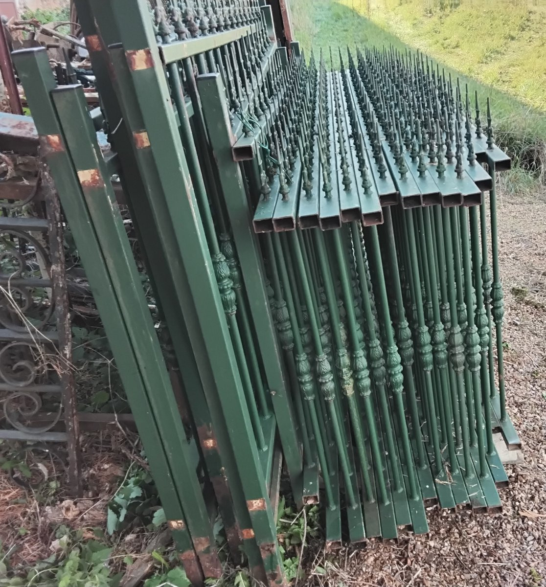 54 M Of Solid Iron Fence Grilles -photo-2