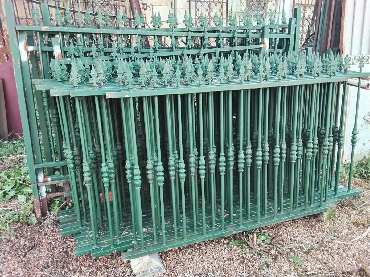 54 M Of Solid Iron Fence Grilles -photo-3