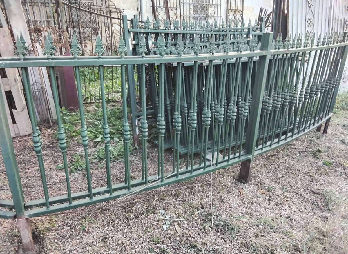 54 M Of Solid Iron Fence Grilles 