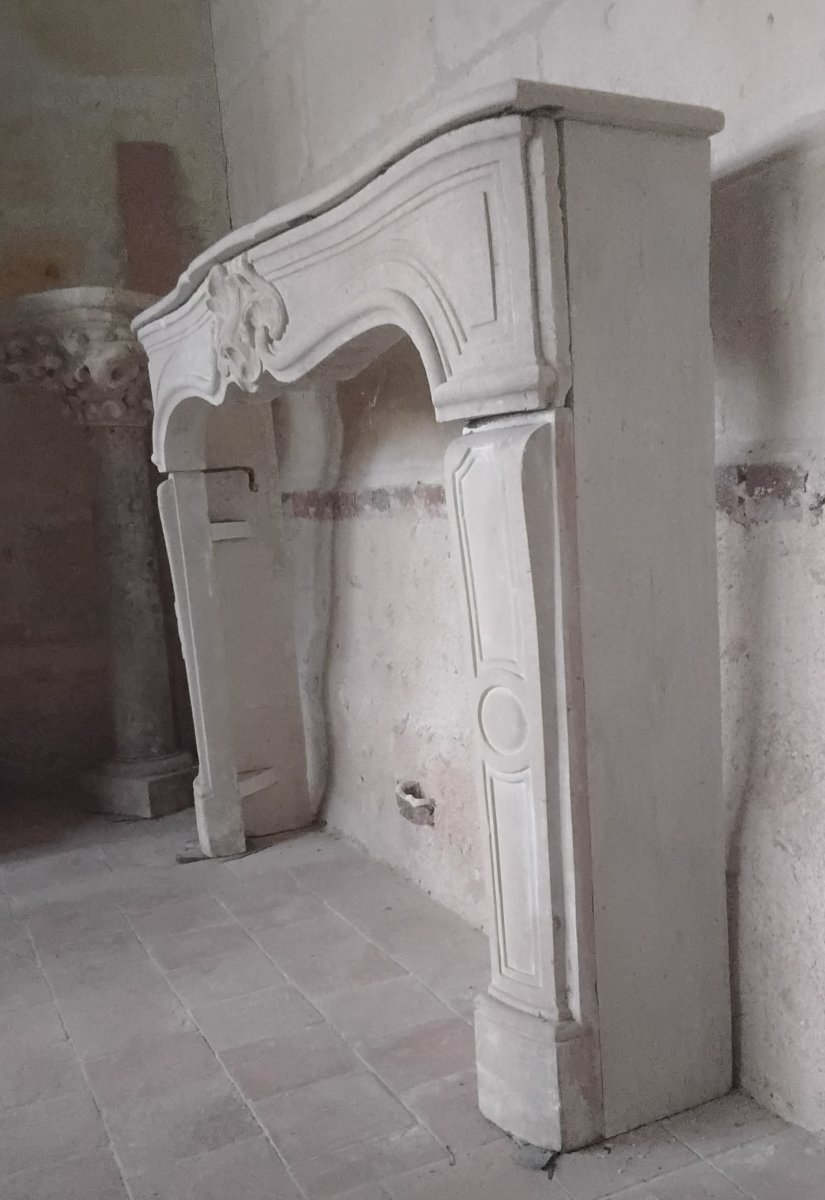 White Burgundy Stone Fireplace-photo-3