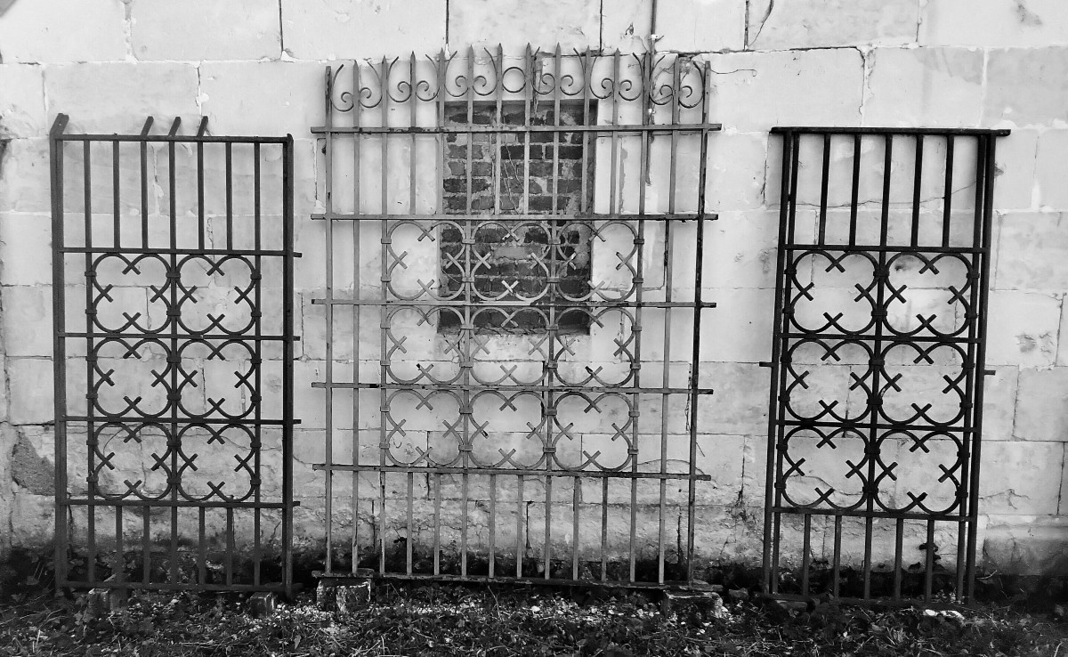 3 Grills Front Gate Iron In Full-photo-3